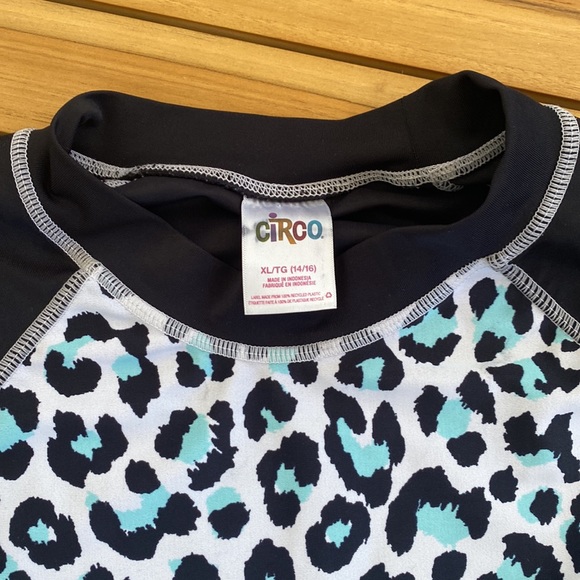 Cropped Circo Rashguard - Picture 2 of 7